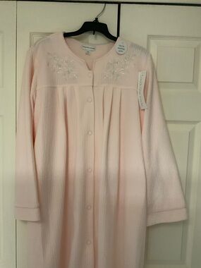 Miss Elaine
Women's Short Brushed Waffle Knit Snap Robe Nightgown